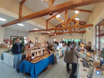 Image Marché de Noël, artisanat d'art et producteurs (photo 1)