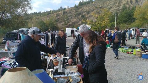 Image Vide grenier de Saint-Genis (photo 1)