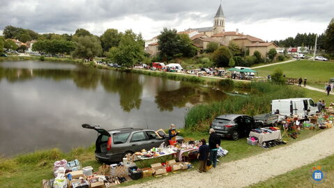 Image Vide Grenier de Montrollet (photo 1)