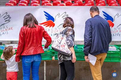 Image Vente solidaire du Secours populaire pour les incendies (photo 1)