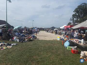 Image Vide grenier Darmannes (photo 1)