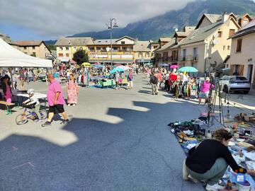 Image VIDE GRENIER (photo 1)