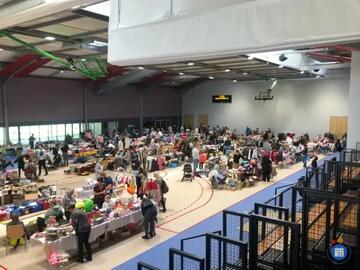 Image Bourse puériculture jouets vêtements enfants adultes (photo 1)