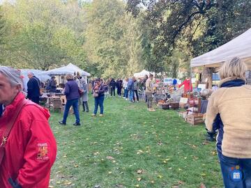 Image Belle brocante professionnelle du jardin des moines (photo 1)