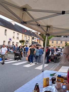 Image VIDE-GRENIER DU COMITE DES FETES (photo 1)