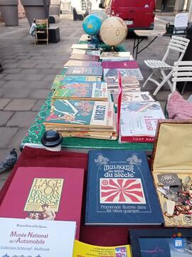 Image Vente livres, cartes postales et timbres (photo 1)