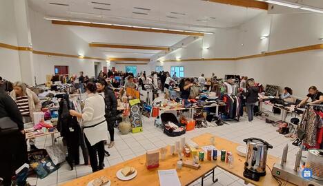 Image Vide grenier du comité (photo 1)