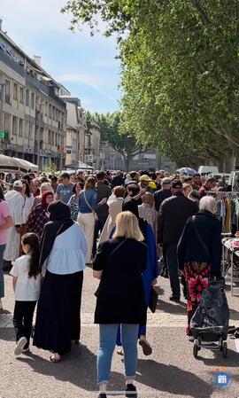Image Vide Grenier au centre-ville Tarascon (photo 1)