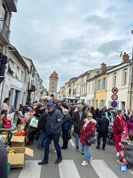 Image Vide Grenier CARITATIF (photo 1)