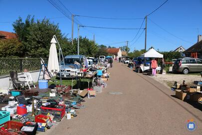 Image Vide grenier (photo 1)
