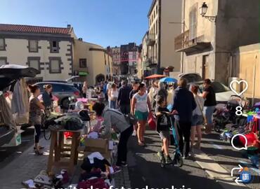 Image Vide Grenier à l'occasion de la foire d'automne de Volvic (photo 1)