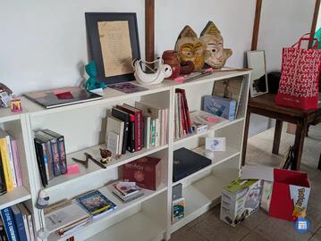Image Vide-maison – meubles, vinyles, livres, Pokémon, Harry Potter (photo 1)