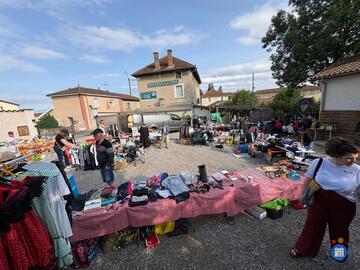 Image Vide grenier du bistrot de la lise (photo 1)