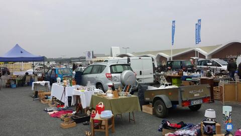 Image vide greniers BROCANTE PARKING LECLERC LA TESTE 33260 (photo 1)
