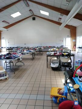Image Bourse puériculture et vêtements enfants et ado (naissance à taille L) (photo 1)