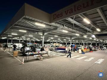 Image Grand vide grenier couvert (photo 1)