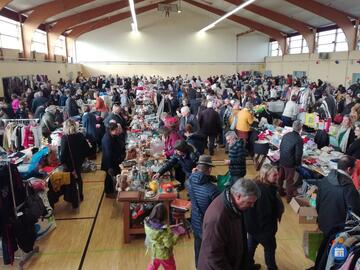 Image Vide grenier du Tennis club St Pierre /Port Brillet (photo 1)