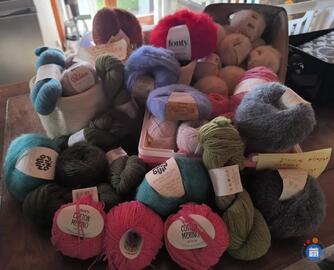 Image Vide maison : jouets, vêtements fille, laines, tissus, livres enfants et adulte (photo 1)