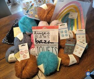 Image Vide maison : jouets, vêtements fille, laines, tissus, livres enfants et adulte (photo 1)