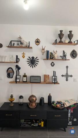Image Vide maison, objet de décoration ancien, livres, meubles/canapé (photo 1)