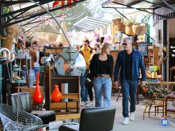 Image Boutiques et déballages de professionnels (photo 1)