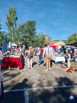 Image VIDE-GRENIER et exposition de véhicules anciens et MOTOS (photo 1)