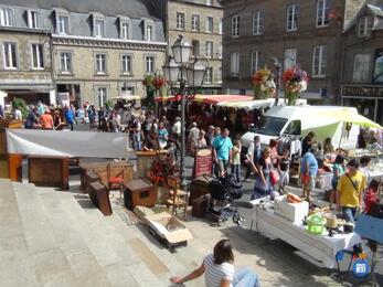 Image vide-greniers marché art terroir vins (photo 1)