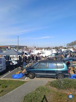 Image Brocante vide-grenier braderie Auchan - Bricoman (photo 1)