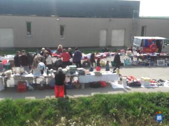 Image Vide grenier - puces (photo 1)