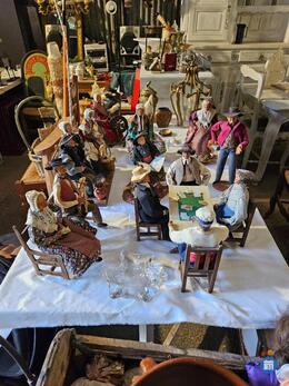 Image Vide grenier le hangar senas route de mallemort (photo 1)