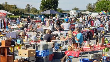 Image Vide grenier brocante puces de printemps (photo 1)