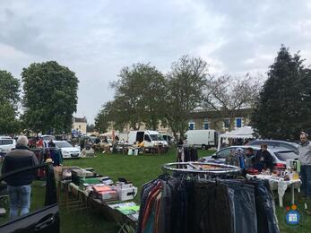 Image Vide grenier Lavoux (photo 1)