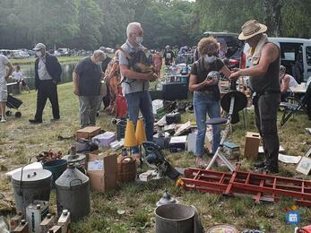 Image 27 éme marche aux puces - vide grenier (photo 1)