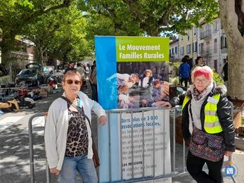 Image Vide grenier Familles Rurales devant la poste (photo 1)