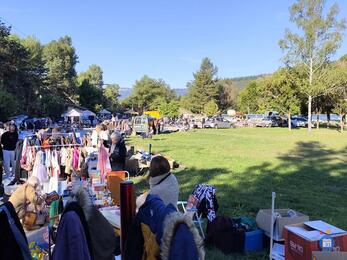 Image GRAND Vide Grenier au Plan d'eau de veynes Familles Rurales (photo 1)
