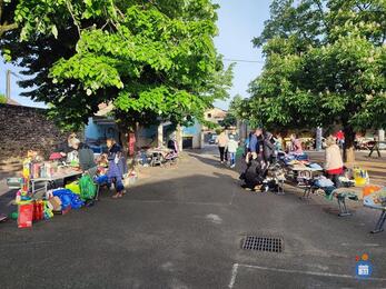 Image Vide-greniers apel école ste therese (photo 1)