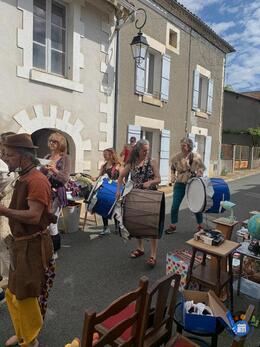 Image Vide grenier de Léon (photo 1)