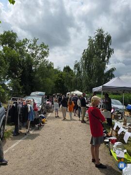 Image Brocante de Saint-Mesmes (vide grenier) (photo 1)