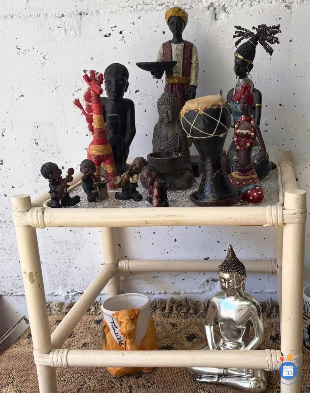 Image Pins, chaussure, habits, fève, décoration etc (photo 3)