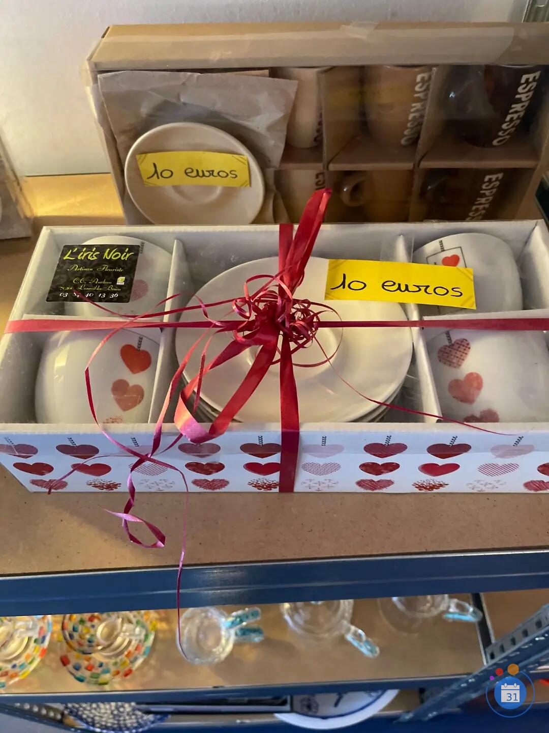Image CHACUN TROUVE SON BONHEUR - DE 1€ AUX BELLES PIÈCES, DES CENTAINES D OBJETS (photo 3)