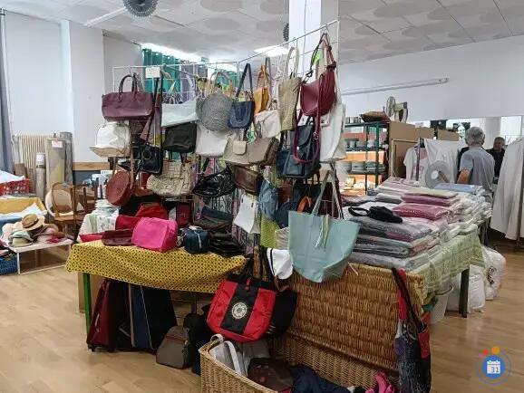 Image Bourses aux vêtements - Bric à Brac (photo 3)