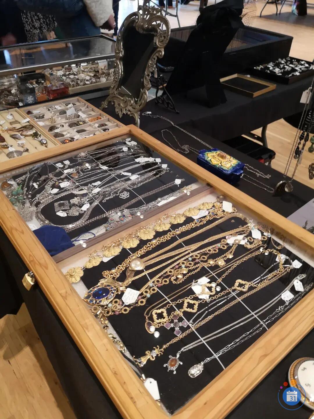 Image Façon Vintage, vide-dressing (photo 4)