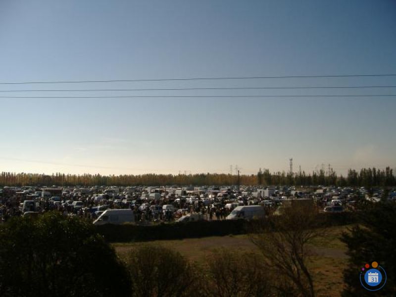 Image Marché aux puces - Vide - Greniers de la fossette. (photo 1)