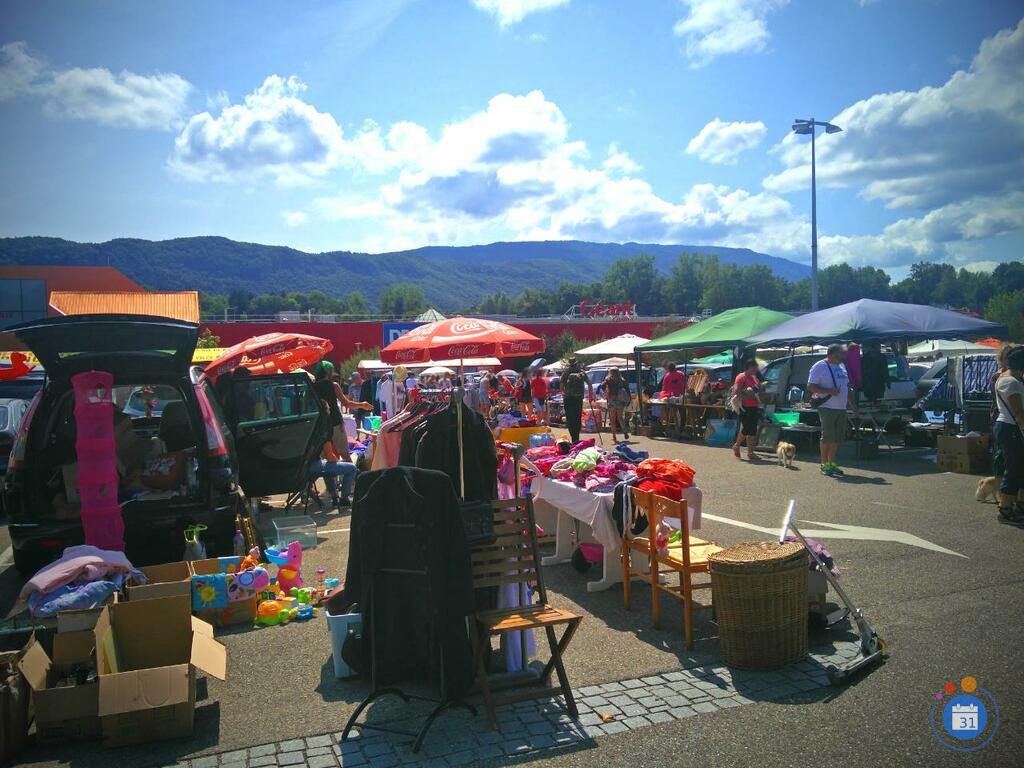 Image Brocante-Vide-Grenier Auchan galerie Angoulême (photo 1)