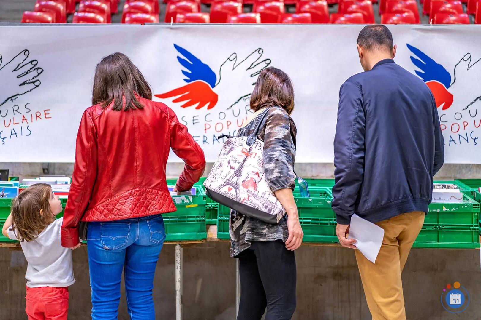 Image Vente solidaire du Secours populaire pour les incendies (photo 1)