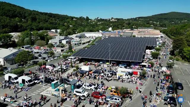 Image Brocante vide-greniers Lions club Draguignan St Hermentaire (photo 1)