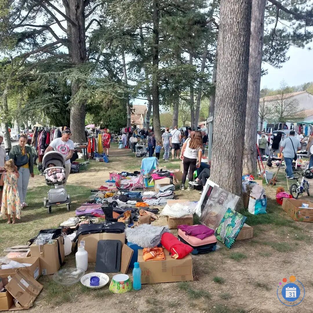 Image Vide grenier des joyeux grillons (photo 1)