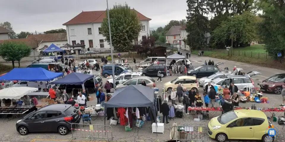 Image brocante, vide grenier de fin d'été (photo 4)