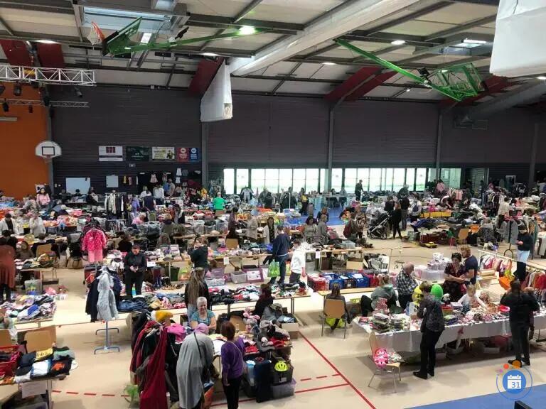 Image Bourse puériculture jouets vêtements enfants adultes (photo 2)