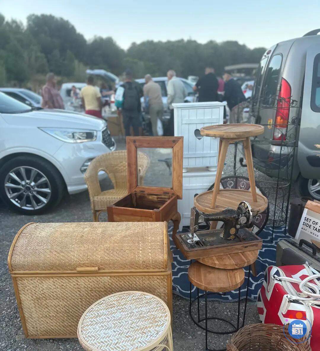 Image Vide - Grenier du dimanche Parking RELAIS DES CHASSEURS : nouvelle organisation (photo 2)